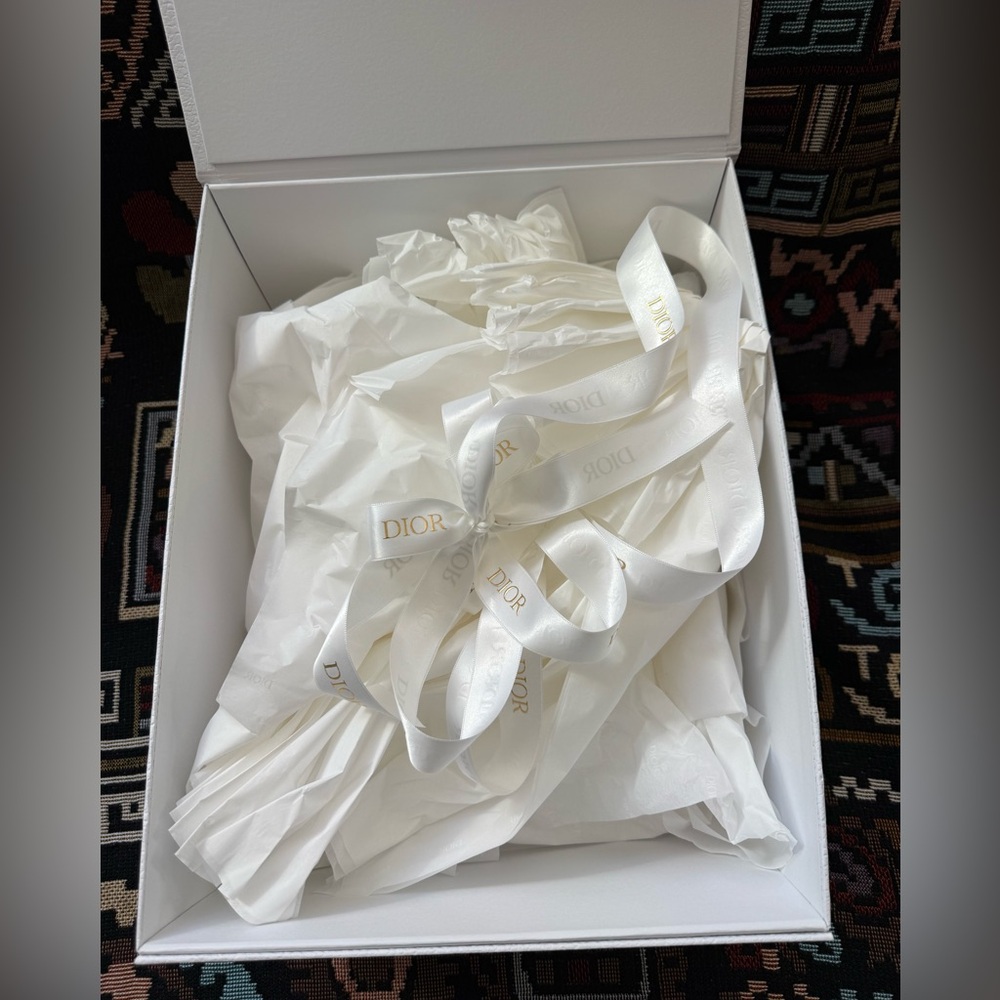 Dior LARGE MAGNETIC Gift Box + Ribbon + Tissues - Picture 4 of 4